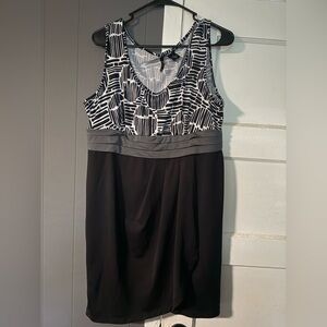 New Directions Black and White Geometric Midi Dress
